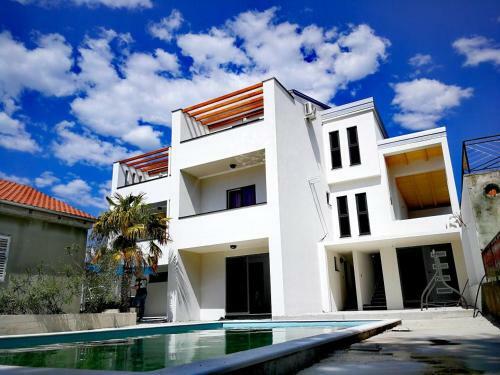 Apartments Star With Pool