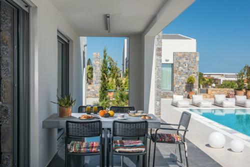 Opsis Regen Luxury Villa With Swimming Pool