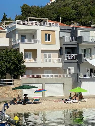 Apartmani Spaji? Duboka