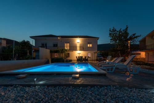 Apartamentos Holiday Home Dino & Lea