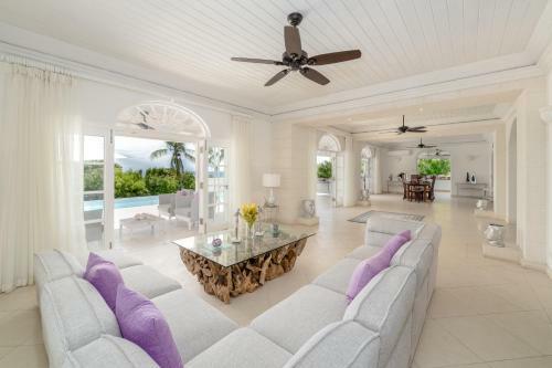 Ultra Luxury Infinity Pool Villa On Platinum Coast Gated Development