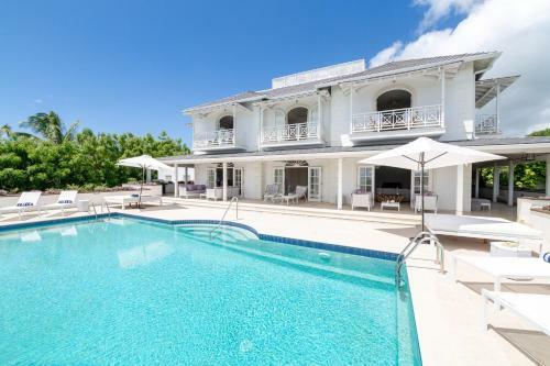 Ultra Luxury Infinity Pool Villa On Platinum Coast Gated Development