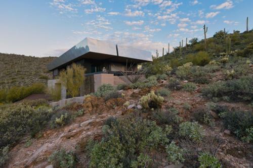 5 Acre Desert Sanctuary With Luxury Amenities