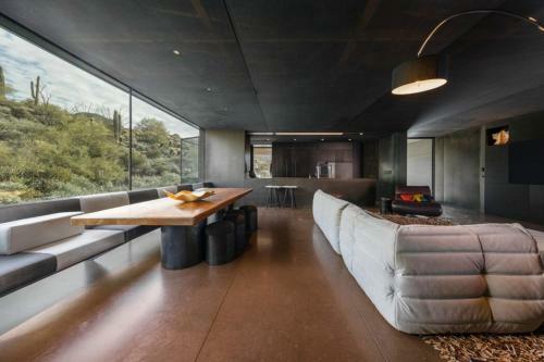 5 Acre Desert Sanctuary With Luxury Amenities