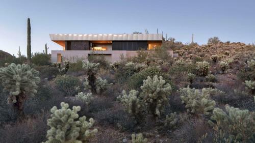 5 Acre Desert Sanctuary With Luxury Amenities