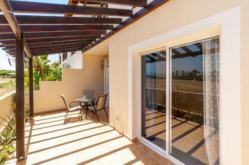Kate's Latchi Beachfront Apartment 4 By Ezoria