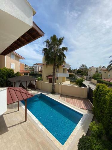 Villa Antalya Belek Pr?vet Pool Tr?plex V?lla