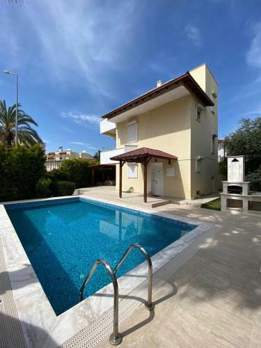 Villa Antalya Belek Pr?vet Pool Tr?plex V?lla