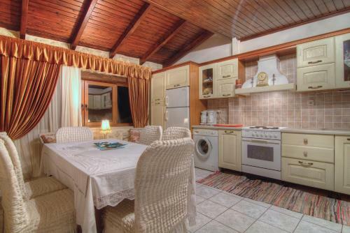 Alexander Villa