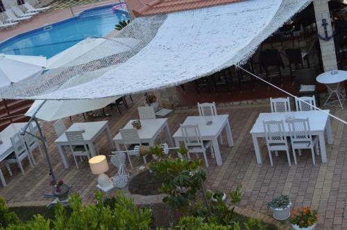 Nikos Apartments