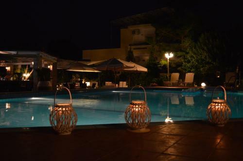 Nikos Apartments