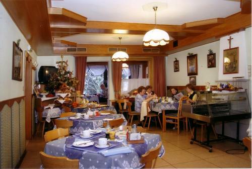 Hostal Gasthof Pension St. Wolfgang