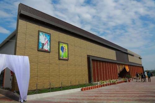 Hotel Oyo 91745 Dgb Convention Lodge