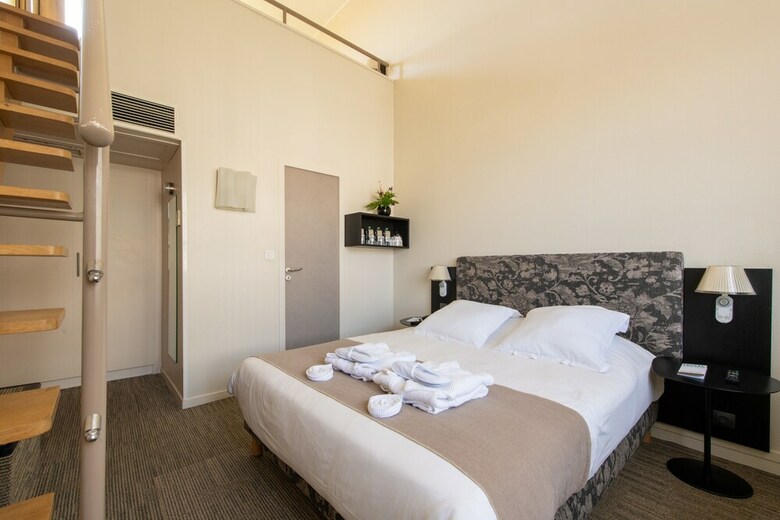 Saint Nicolas Hotel(.)
