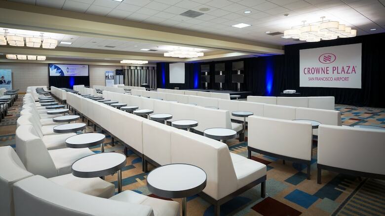 Hotel Crowne Plaza International Airport
