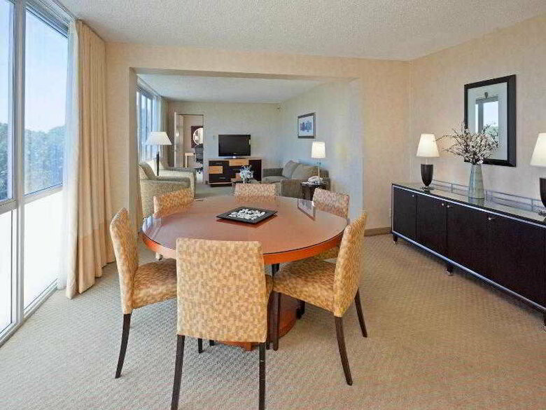 Hotel Crowne Plaza International Airport