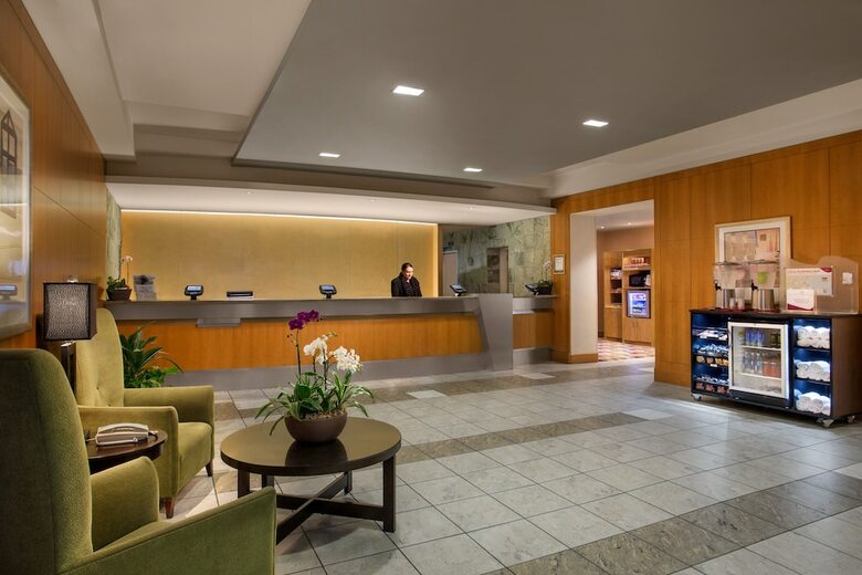 Hotel Crowne Plaza International Airport