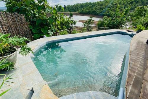 Cliff Cabin With Lake View At Karjat