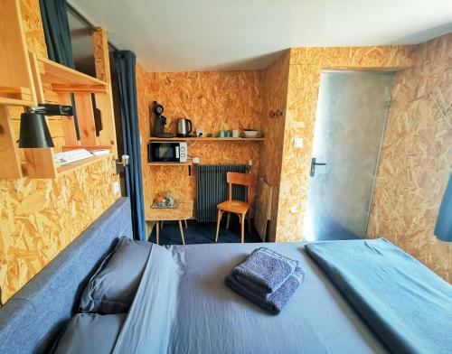 Hostal D�pendance Au Calme Avec Piscine