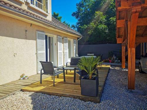 Hostal D�pendance Au Calme Avec Piscine