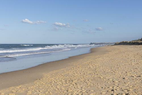 Apartamento Lush Beachfront Living With Parking Pool And Bbq