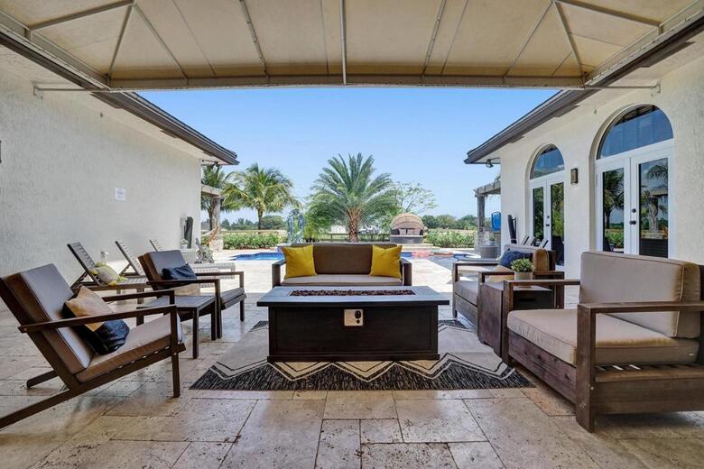 8-br With Pool & Mini-golf & Soccer