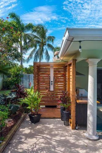 Luxurious Villa W/ Heated Pool! Tropical Patio