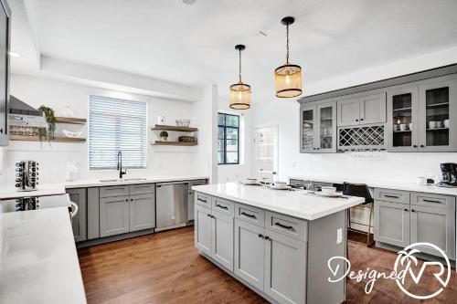 7 Br Villa W Private Heated Pool & Gameroom