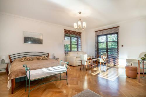 Villa Lakeland Residence