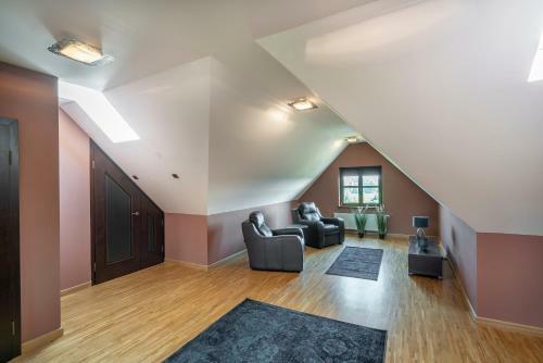 Villa Lakeland Residence