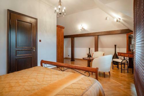 Villa Lakeland Residence