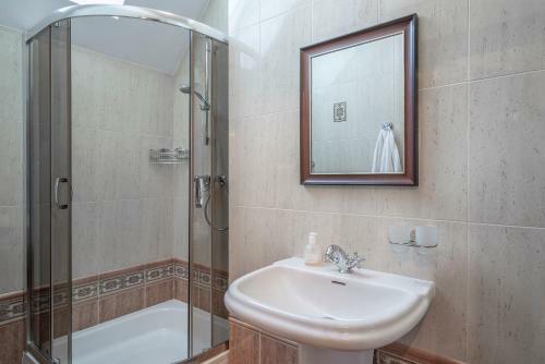 Villa Lakeland Residence