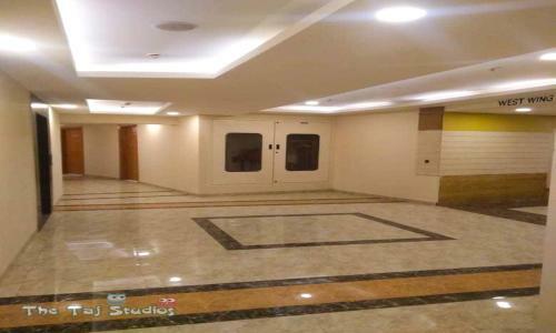 City Center ? Luxuries Studio Apartment In Mall - By Taj Studios
