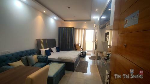 City Center ? Luxuries Studio Apartment In Mall - By Taj Studios