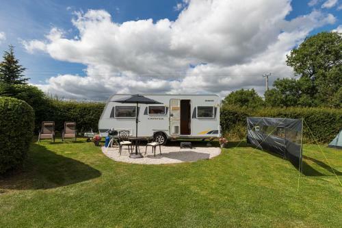 Cosy Caravan On Luxury Campsite