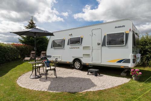Cosy Caravan On Luxury Campsite