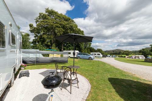 Cosy Caravan On Luxury Campsite