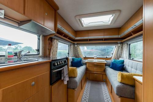 Cosy Caravan On Luxury Campsite
