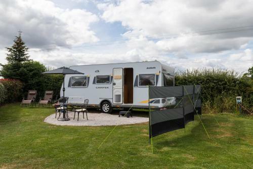 Cosy Caravan On Luxury Campsite