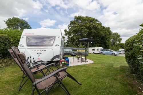 Cosy Caravan On Luxury Campsite