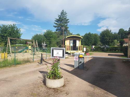 Camping Les Roulottes Du Bazois