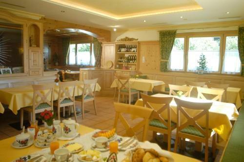 Hostal Gasthof Pension Rega