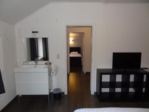 Hostal Guesthouse Les Tilleuls