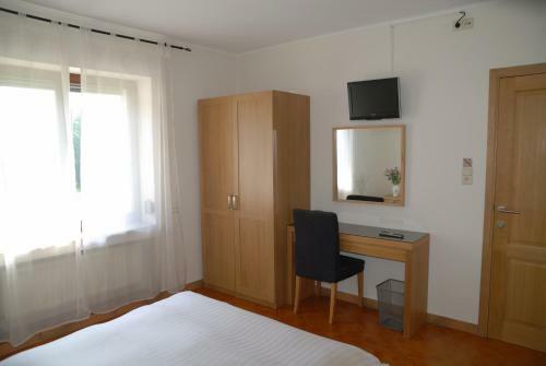Hostal Guesthouse Les Tilleuls