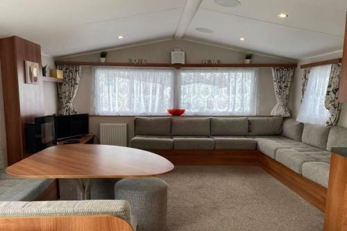 Immaculate 2-bed Sleeps 6 In Pevensey Bay