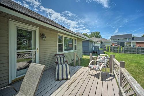Cottage With Deck Situated On South Center Lake