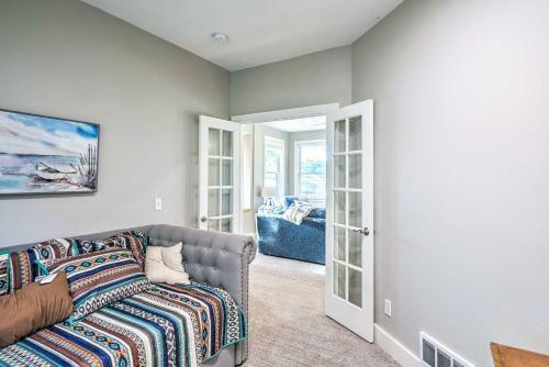 Waterfront Mound Retreat With Boat Dock Access!