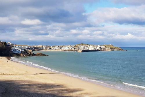 High Quality Detached House With Parking St. Ives