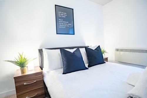 Stylish 2 Bed City Centre Apartment Sheffield - Available & Book Today