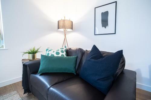 Stylish 2 Bed City Centre Apartment Sheffield - Available & Book Today
